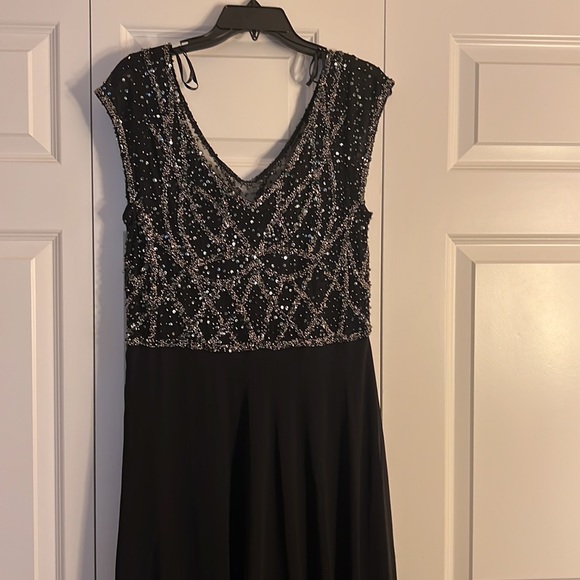 J Kara Womens Black V-Neck Cap-Sleeve Embellished A-Line Gown. Brand new - Picture 6 of 7